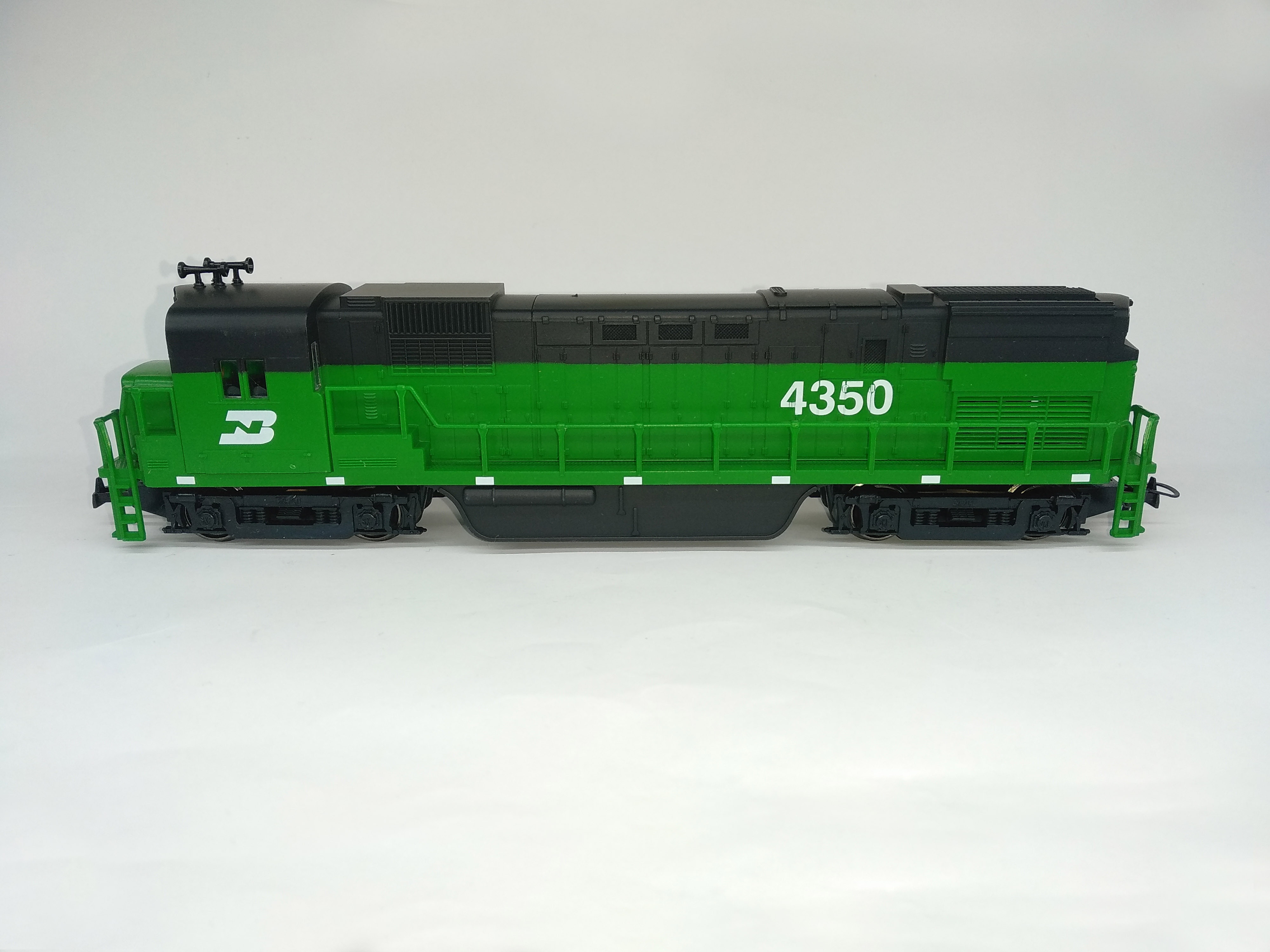 LOKOMOTYWA HO LOCO ALCO CENTURY C-430 DC 1:87 T026 29883 BURLINGTON NORTHERN